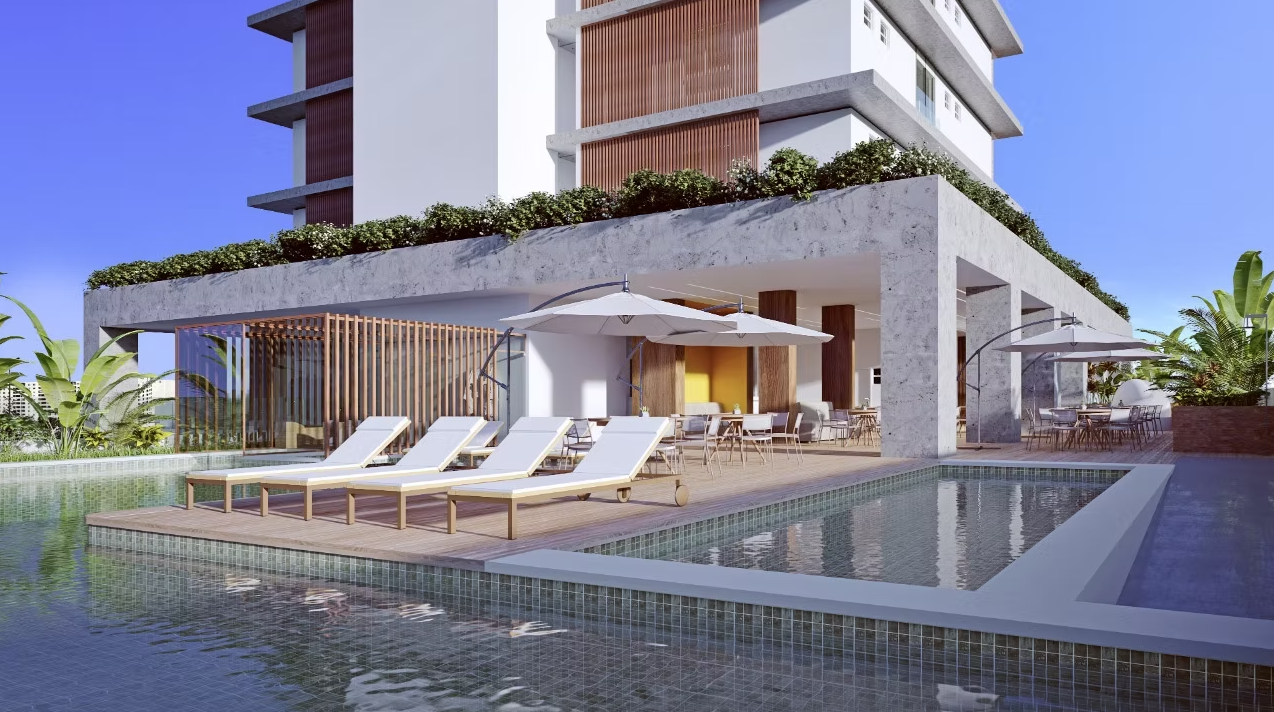 Deck de piscina do Afonso 1095, com espreguiçadeiras e pergolado de madeira