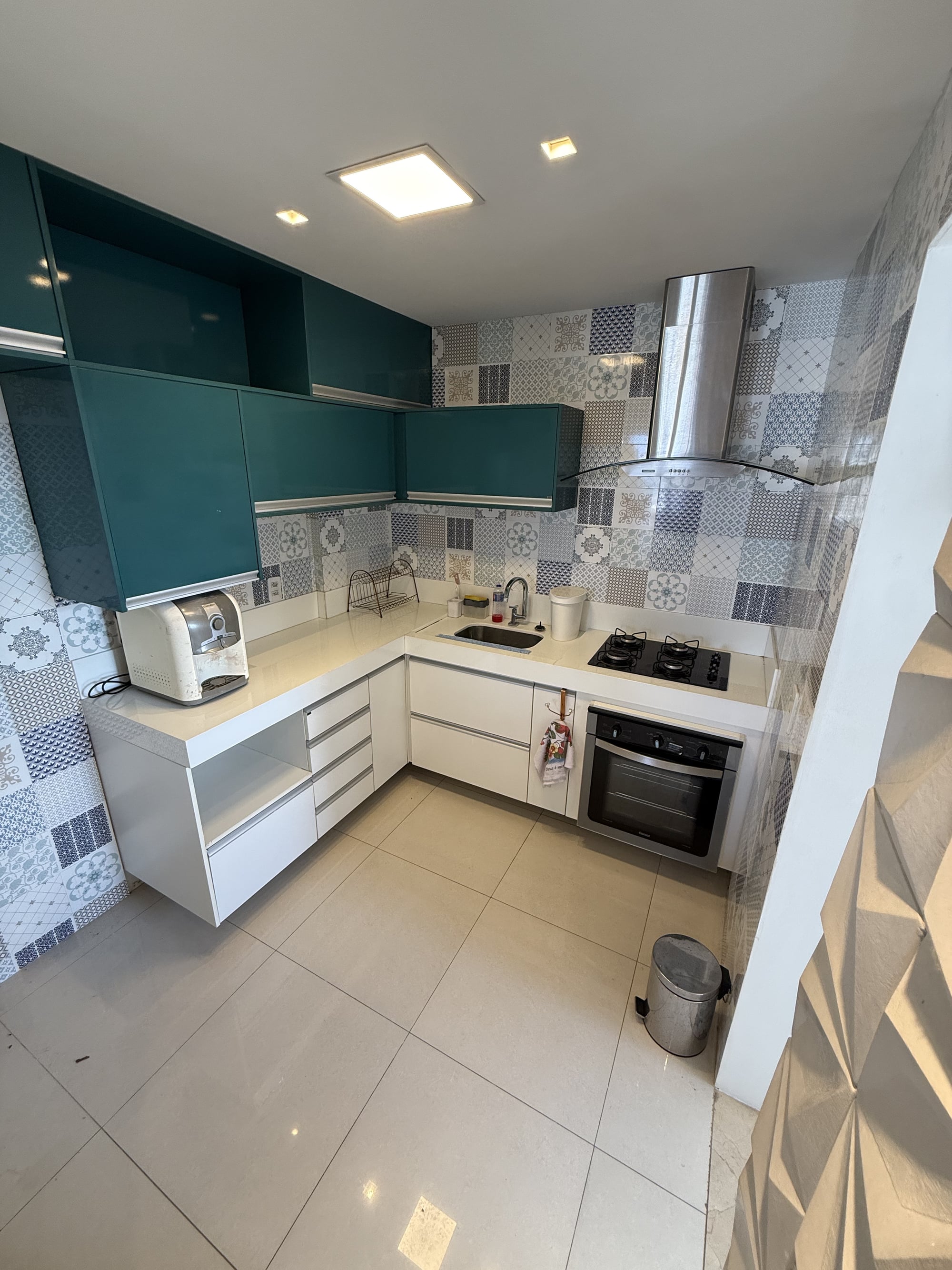 Cozinha planejada EKO Ambientes do apartamento no Residencial Alto da Boa Vista