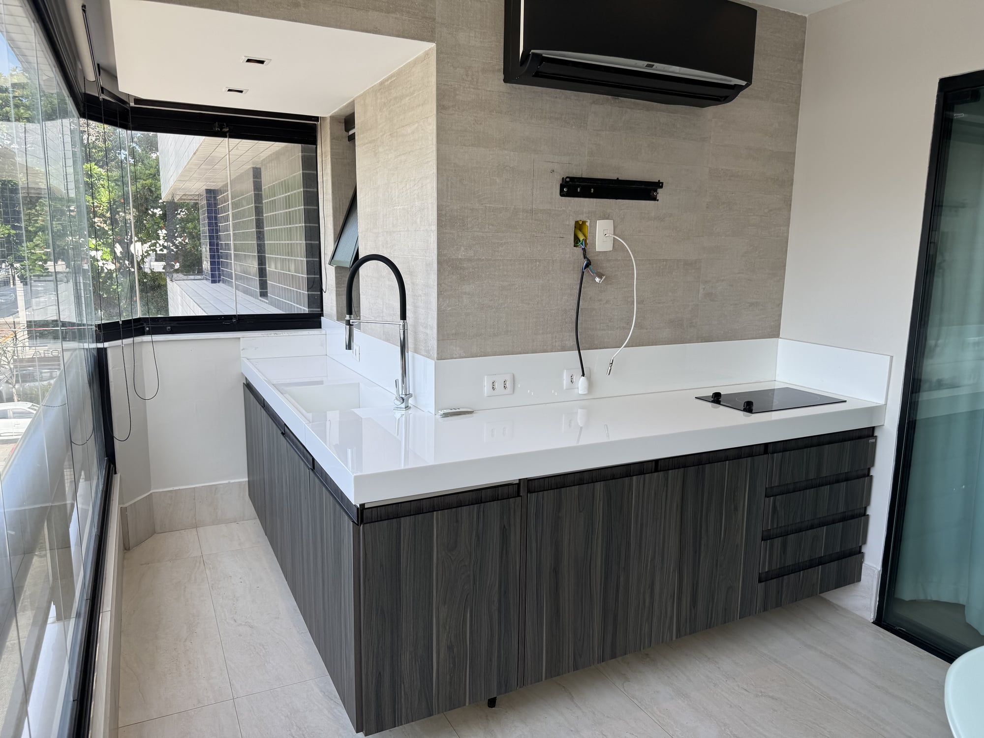 Ilha da cozinha do apartamento no Residencial Amadeus Mozart