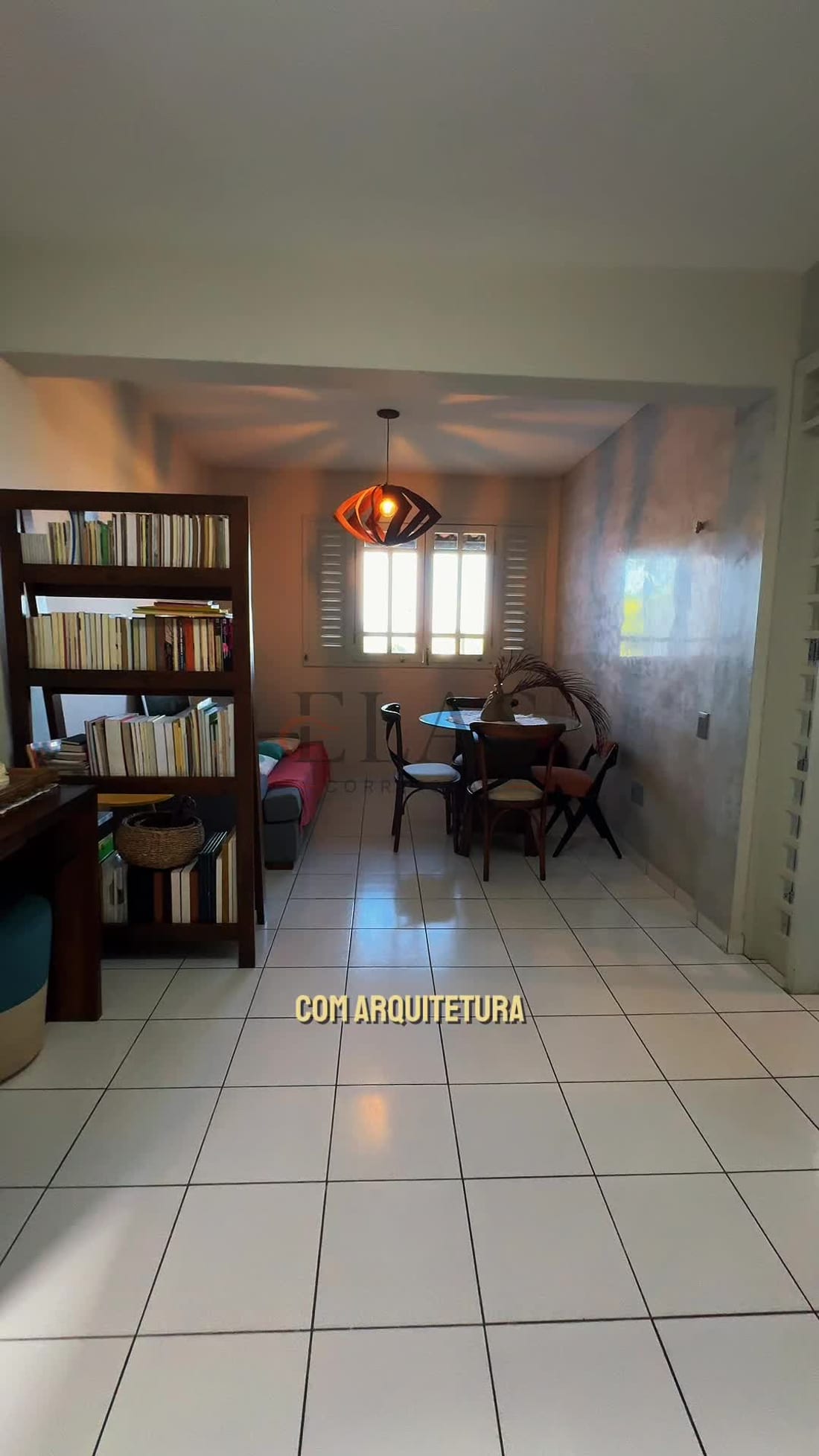 Sala de estar e biblioteca da Casa de Ponta Negra
