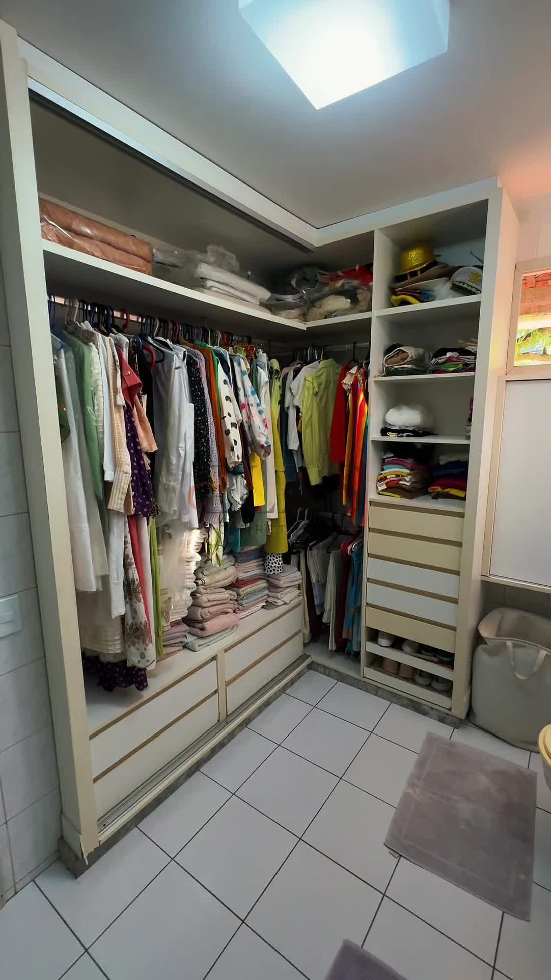 Closet de uma das suítes da Casa de Ponta Negra
