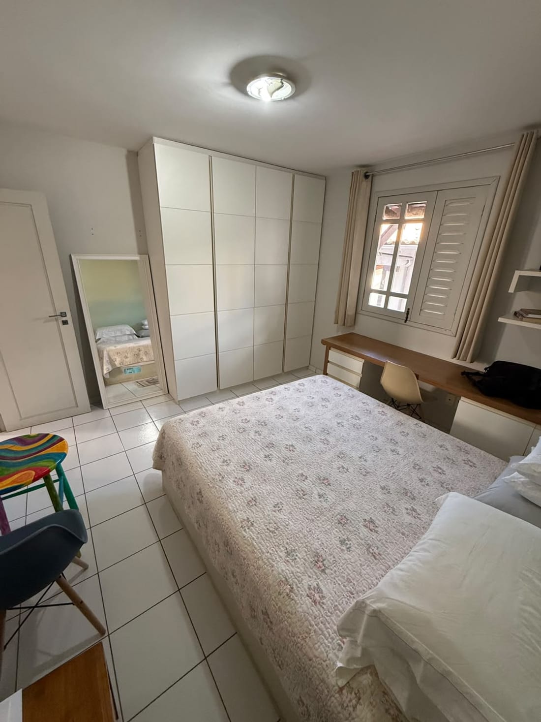 Um dos quartos da Casa de Ponta Negra