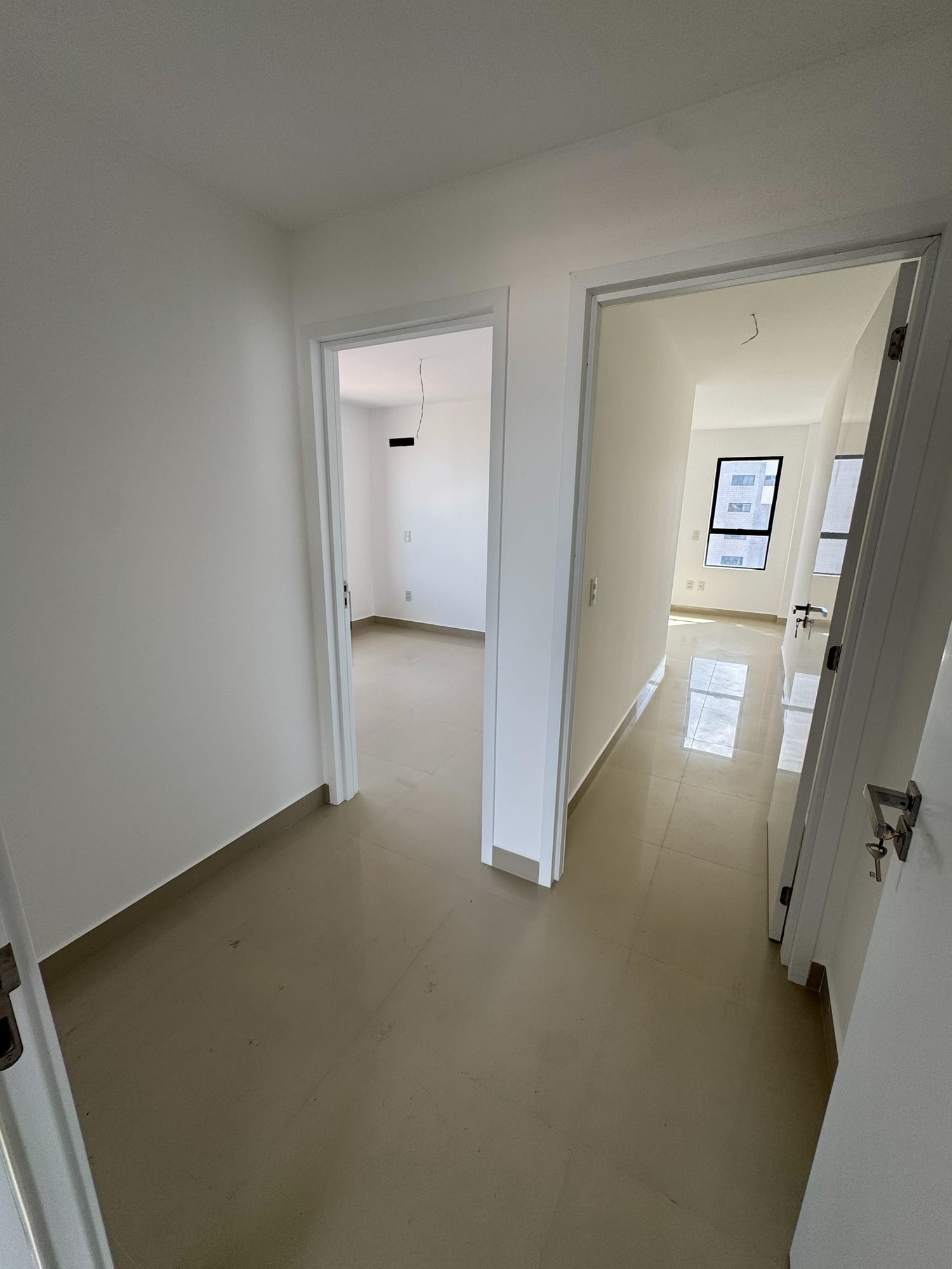Hall de acesso aos quartos do apartamento Graciliano Ramos