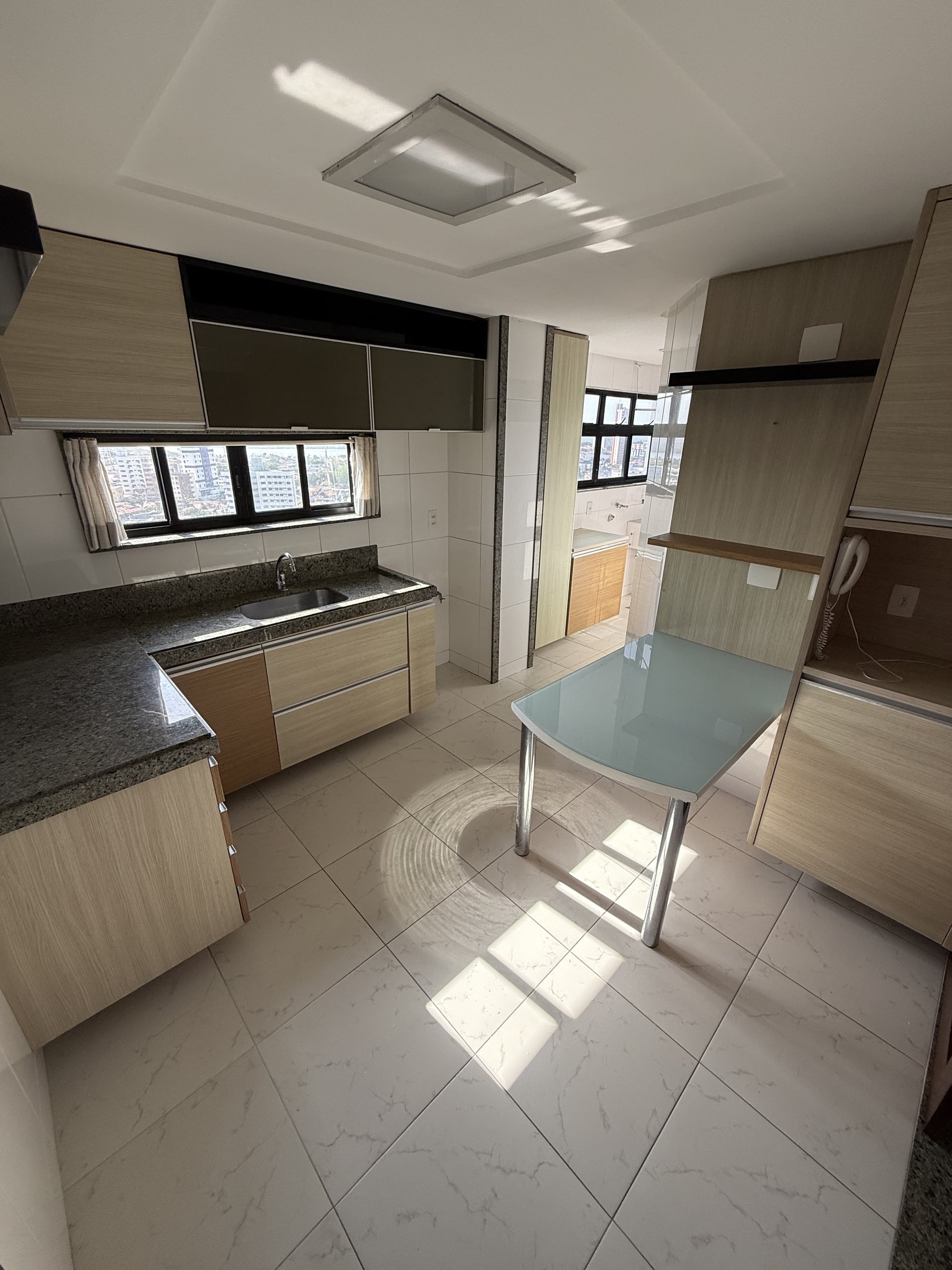 Cozinha do apartamento no Residencial Therra Luna